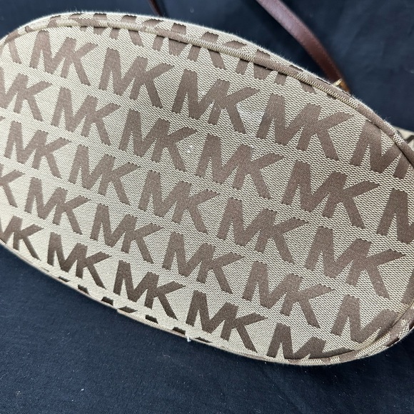 Michael Kors Women's Jet Set Shoulder Medium Tote Handbag Purse Tan W/Pocket - Picture 9 of 10